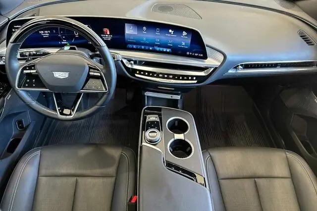 2024 Cadillac iQ Sport w/1SK