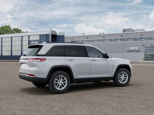 2026 Jeep Grand Cherokee Laredo 4x2