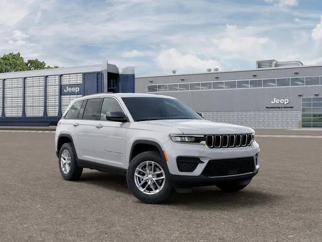 2026 Jeep Grand Cherokee Laredo 4x2