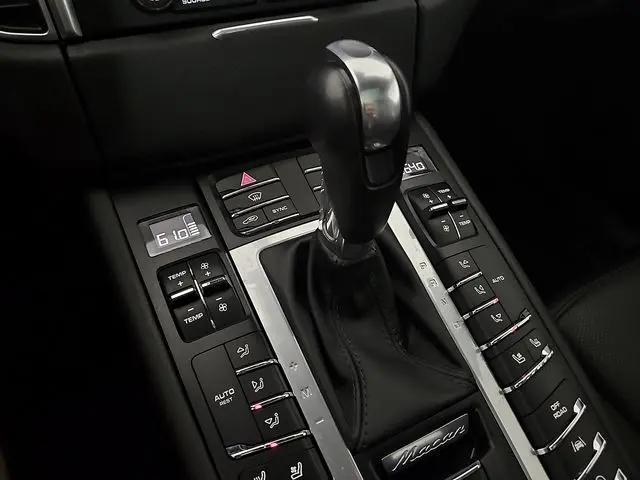 2018 Porsche Macan Macan