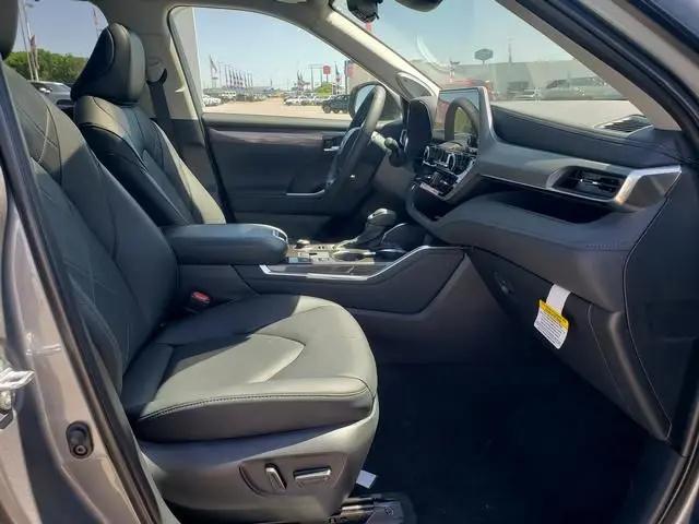 2026 Toyota Highlander Platinum