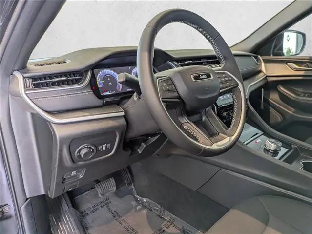 2025 Jeep Grand Cherokee L Laredo 4x2