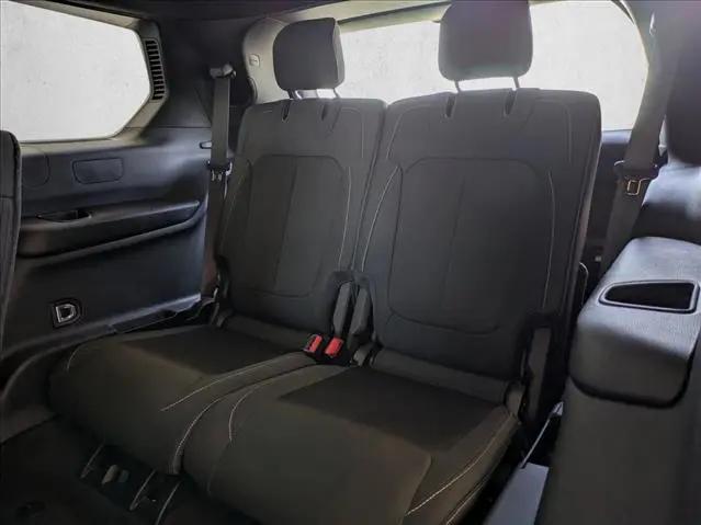 2025 Jeep Grand Cherokee L Laredo 4x2