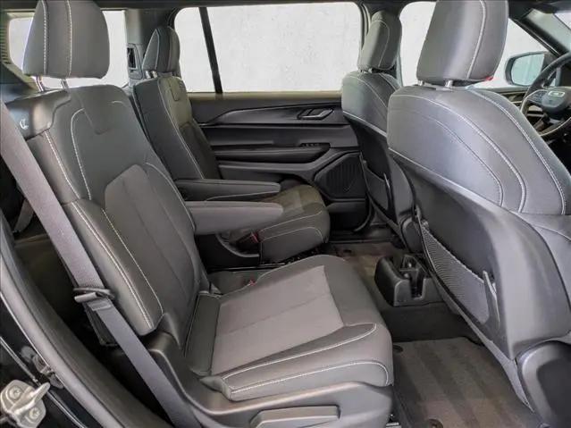 2025 Jeep Grand Cherokee L Laredo 4x2