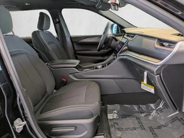 2025 Jeep Grand Cherokee L Laredo 4x2