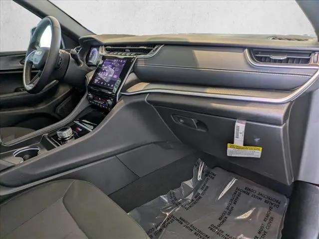 2025 Jeep Grand Cherokee L Laredo 4x2