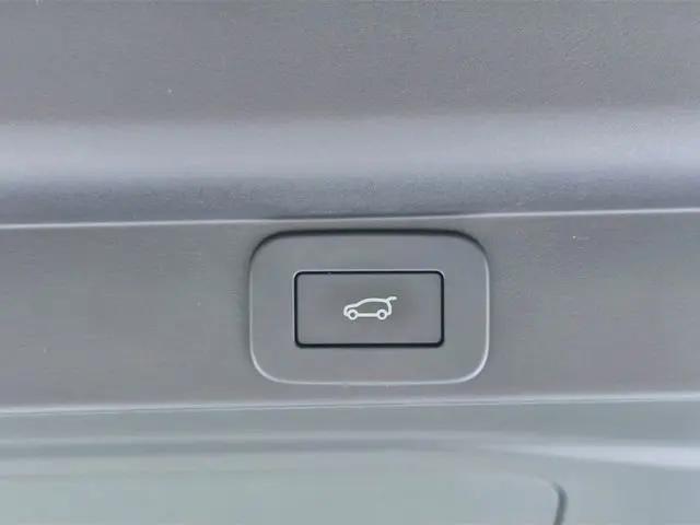 2023 Land Rover Range Rover SV