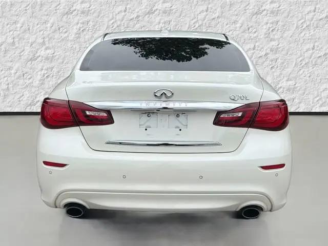 2017 INFINITI Q70L 3.7