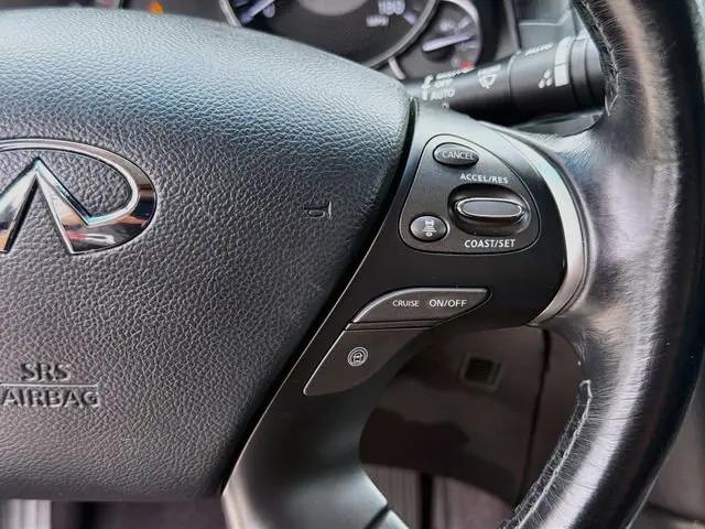 2017 INFINITI Q70L 3.7