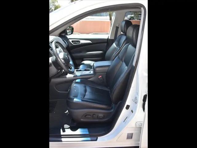 2017 Nissan Pathfinder SL