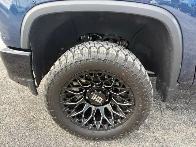 2022 Chevrolet Silverado 2500HD 4WD Crew Cab Standard Bed Custom