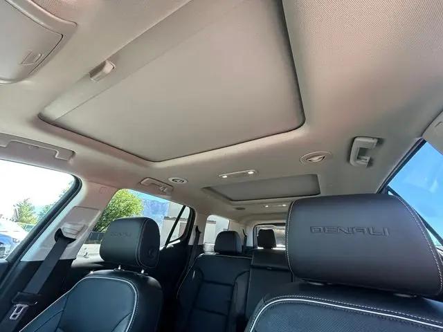 2021 GMC Acadia AWD Denali