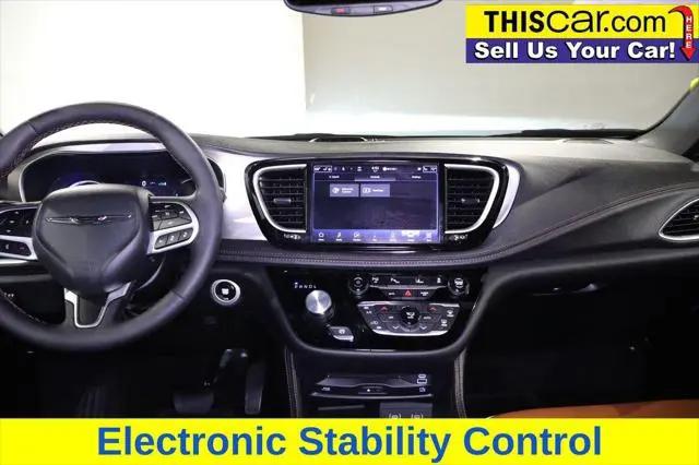 2025 Chrysler Pacifica Hybrid Pinnacle