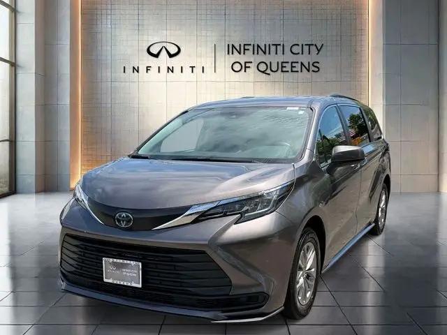 2022 Toyota Sienna LE
