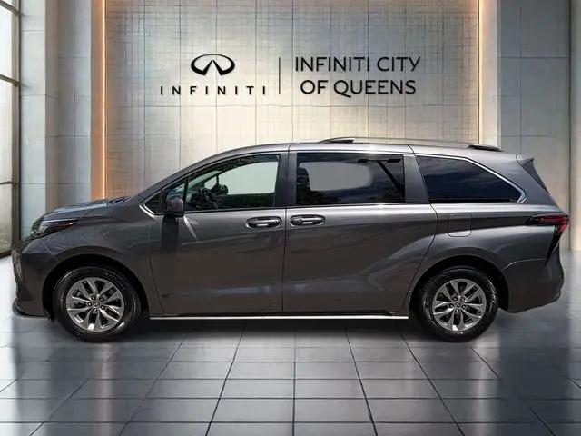 2022 Toyota Sienna LE