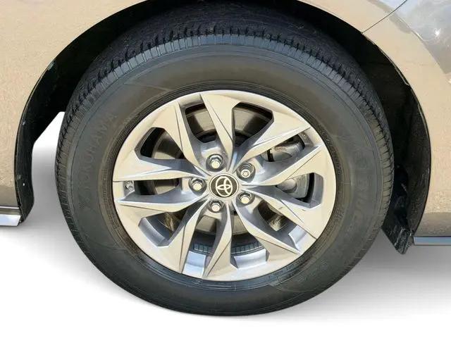 2022 Toyota Sienna LE