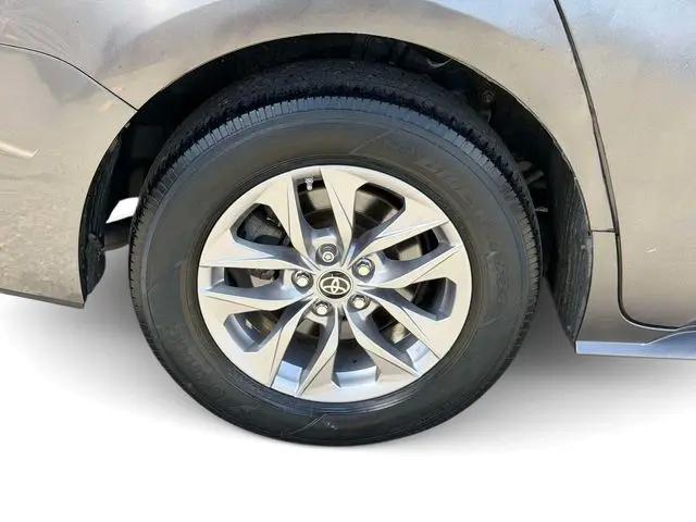 2022 Toyota Sienna LE