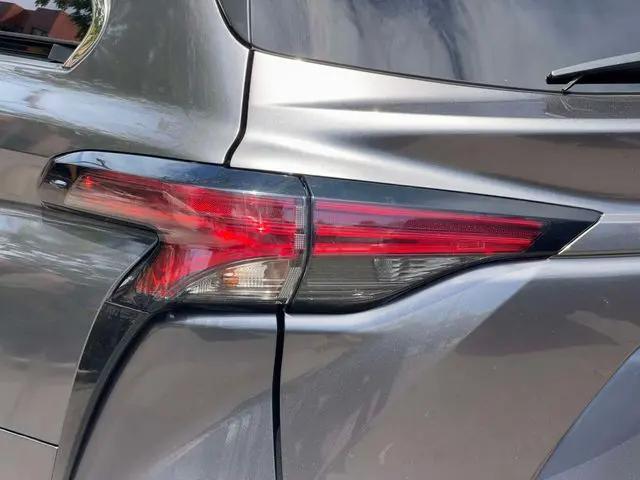 2022 Toyota Sienna LE