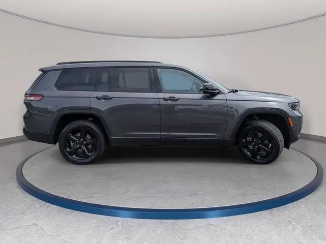 2023 Jeep Grand Cherokee L Altitude 4x2