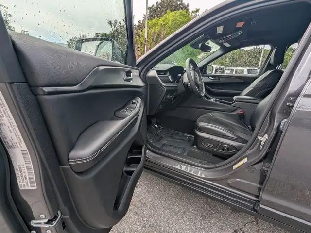 2023 Jeep Grand Cherokee L Altitude 4x2