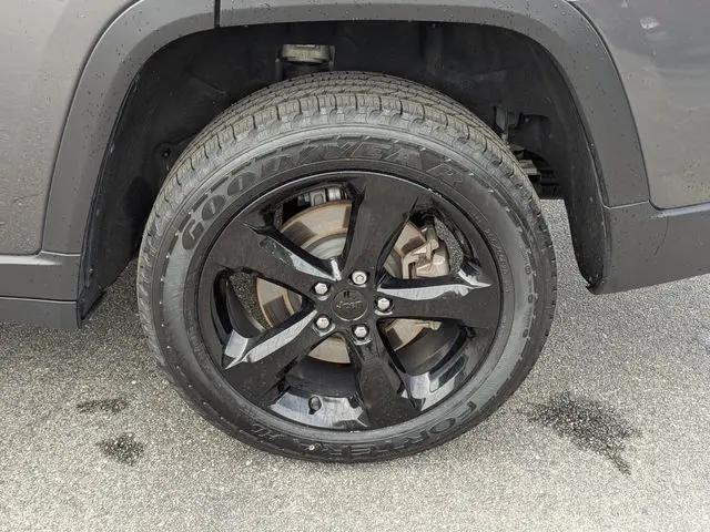 2023 Jeep Grand Cherokee L Altitude 4x2