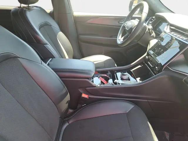 2023 Jeep Grand Cherokee L Altitude 4x2