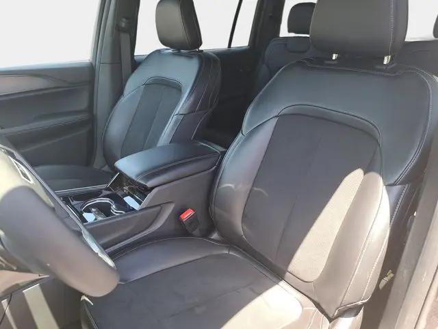 2023 Jeep Grand Cherokee L Altitude 4x2