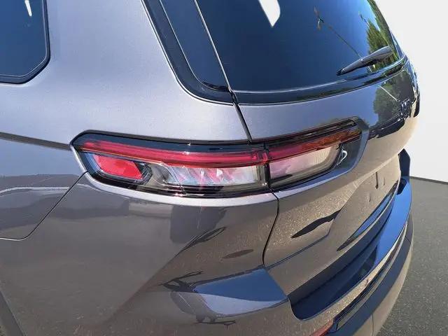 2023 Jeep Grand Cherokee L Altitude 4x2