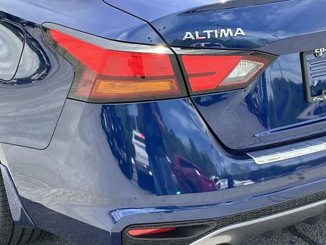 2021 Nissan Altima SR FWD