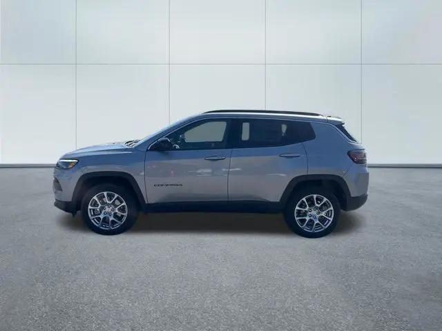 2023 Jeep Compass Latitude Lux FWD
