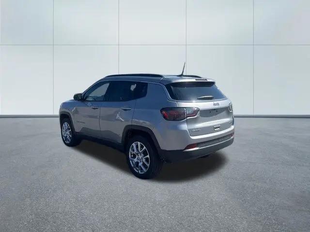 2023 Jeep Compass Latitude Lux FWD
