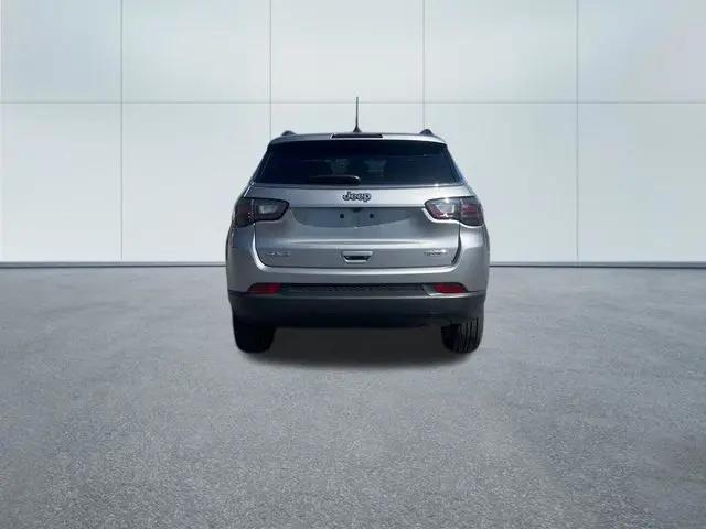 2023 Jeep Compass Latitude Lux FWD