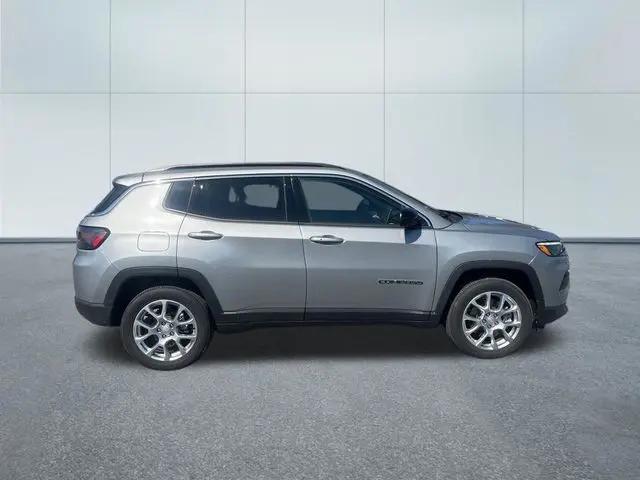 2023 Jeep Compass Latitude Lux FWD