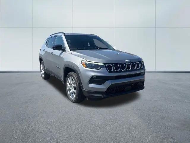 2023 Jeep Compass Latitude Lux FWD