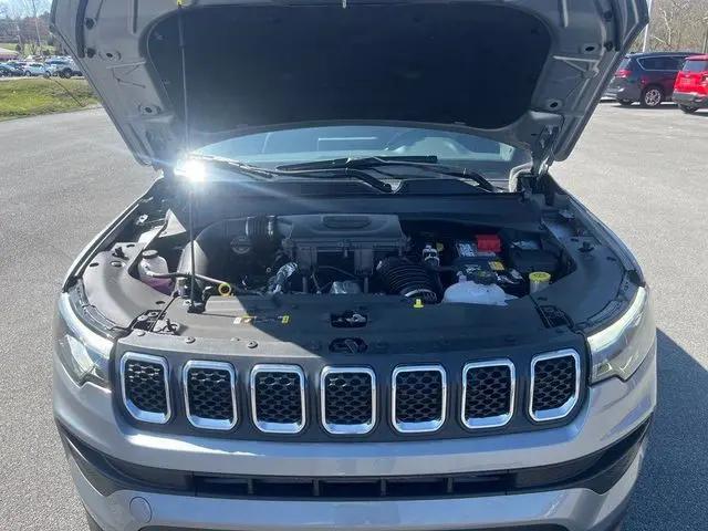 2023 Jeep Compass Latitude Lux FWD