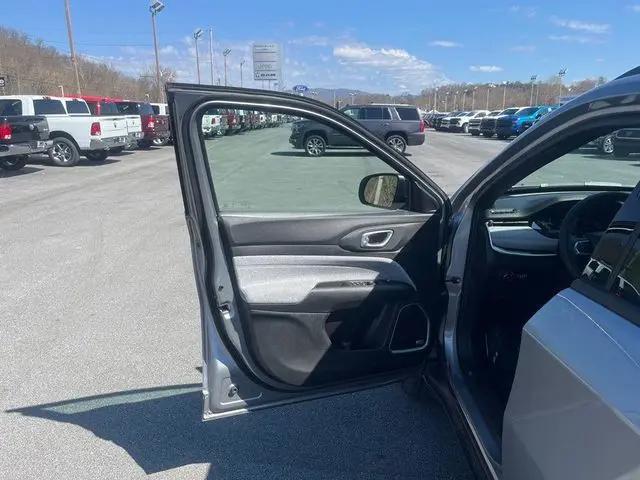 2023 Jeep Compass Latitude Lux FWD