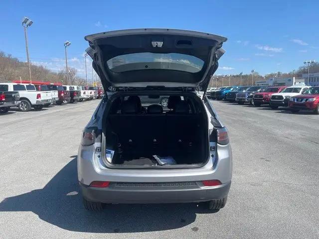 2023 Jeep Compass Latitude Lux FWD