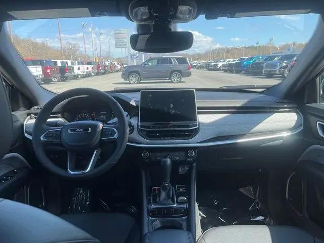 2023 Jeep Compass Latitude Lux FWD