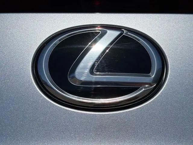 2024 Lexus UX 250h F SPORT Handling