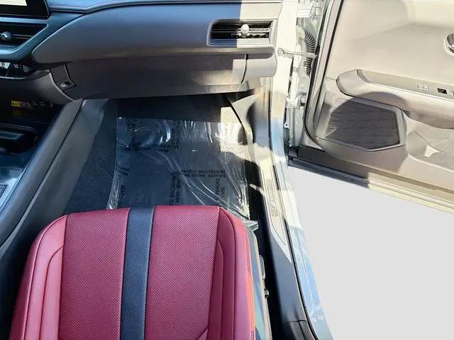 2024 Lexus UX 250h F SPORT Handling