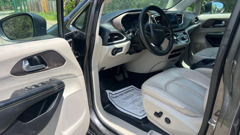 2021 Chrysler Voyager LXI