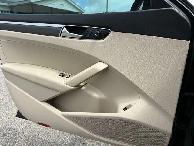 2017 Volkswagen Passat 1.8T R-Line