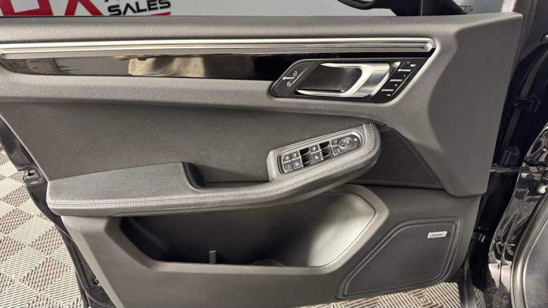 2023 Porsche Macan Base