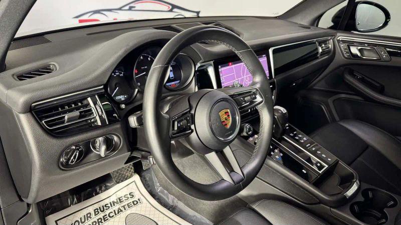2023 Porsche Macan Base