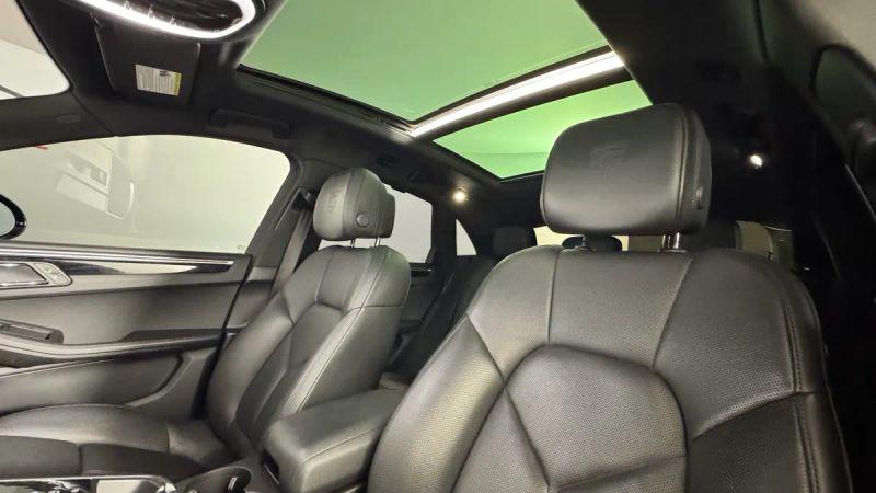 2023 Porsche Macan Base