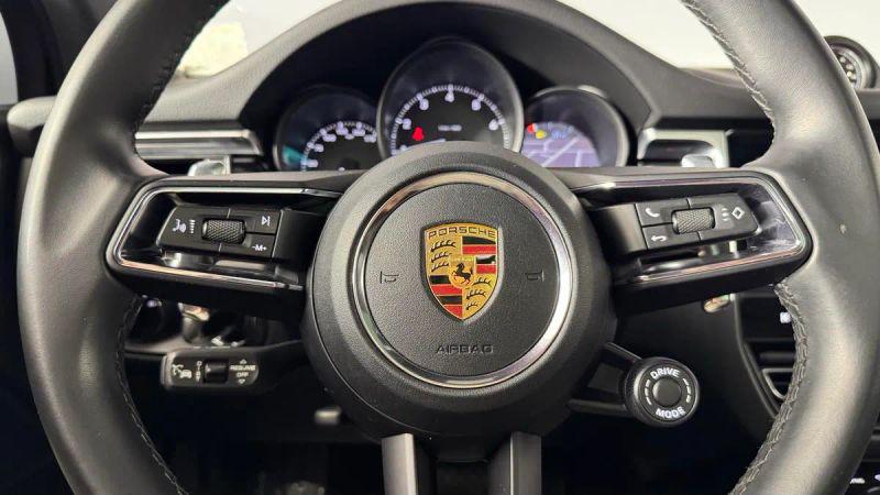 2023 Porsche Macan Base
