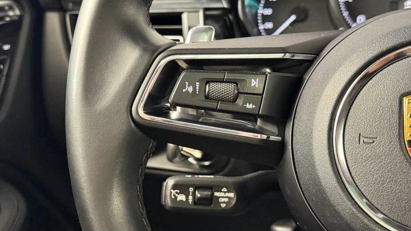 2023 Porsche Macan Base
