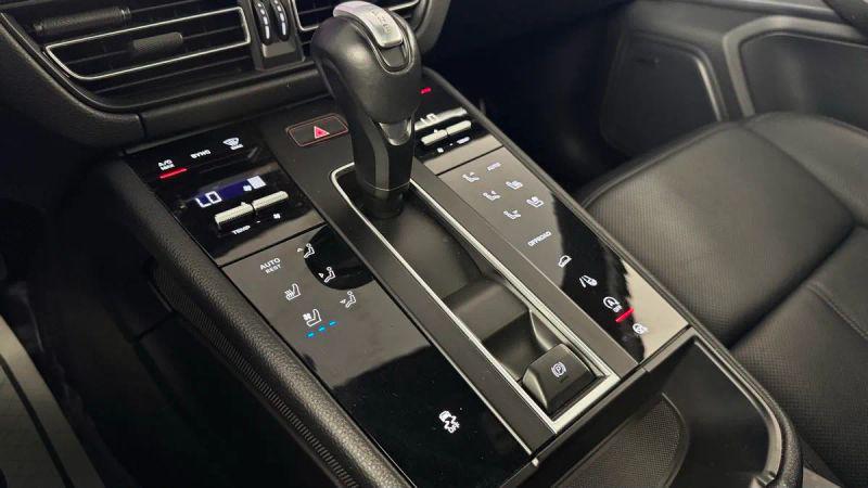 2023 Porsche Macan Base