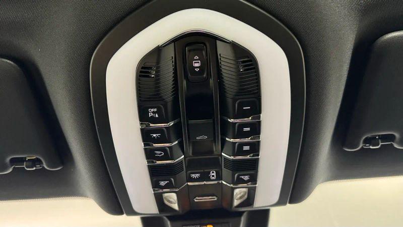 2023 Porsche Macan Base