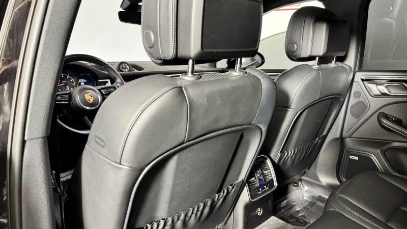 2023 Porsche Macan Base